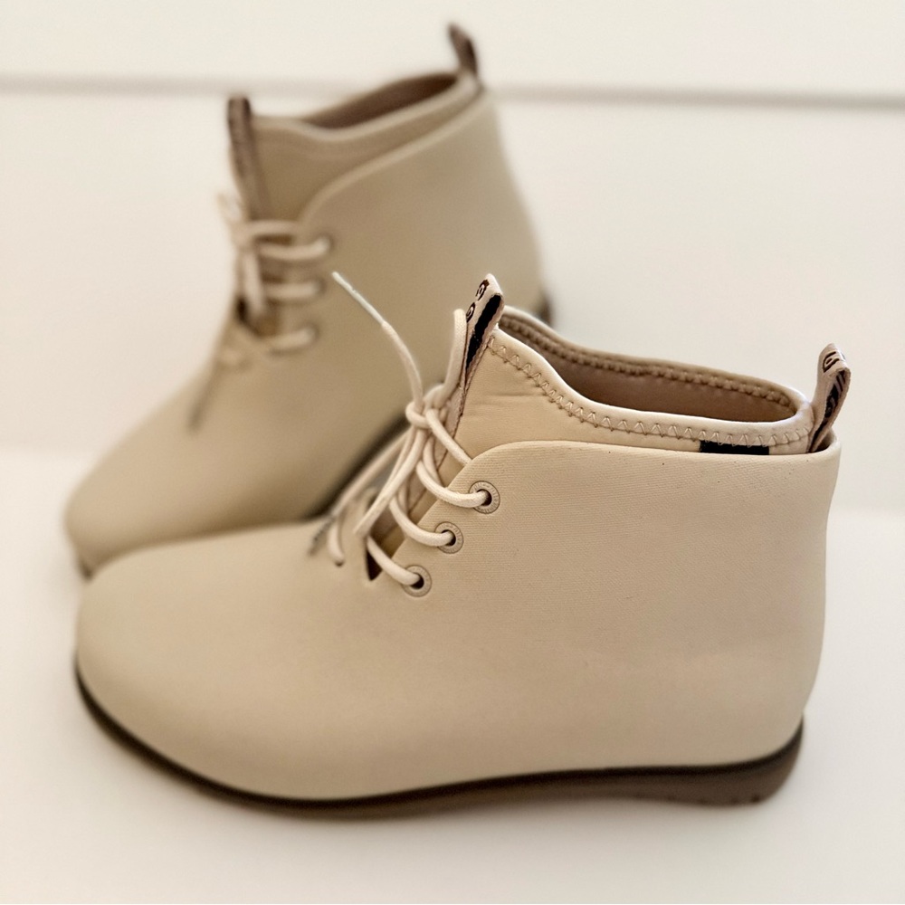 Ccilu  XPRESOLE® PANTO Women's Lace-Up Boots - Cream